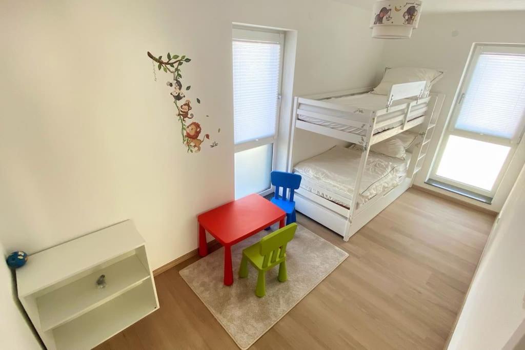 Strahlende Erdgeschoss-Wohnung Im Neubau Naehe Legoland Ichenhausen Exterior photo